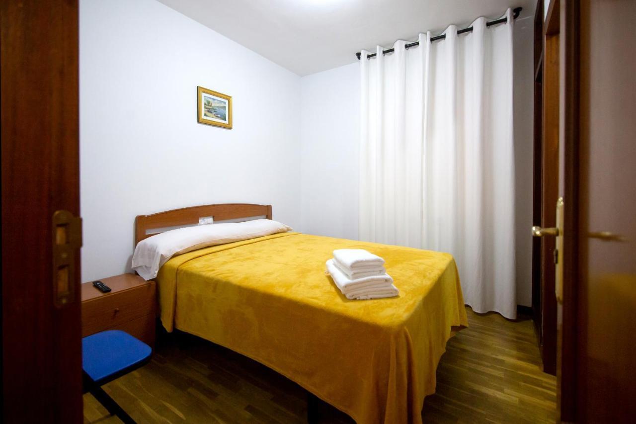Yani'S Hospedaje Pension 1 Estrella Arriondas Ngoại thất bức ảnh