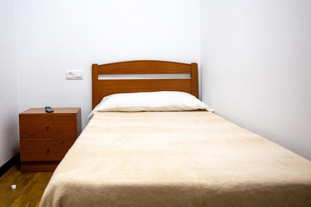 Yani'S Hospedaje Pension 1 Estrella Arriondas Ngoại thất bức ảnh
