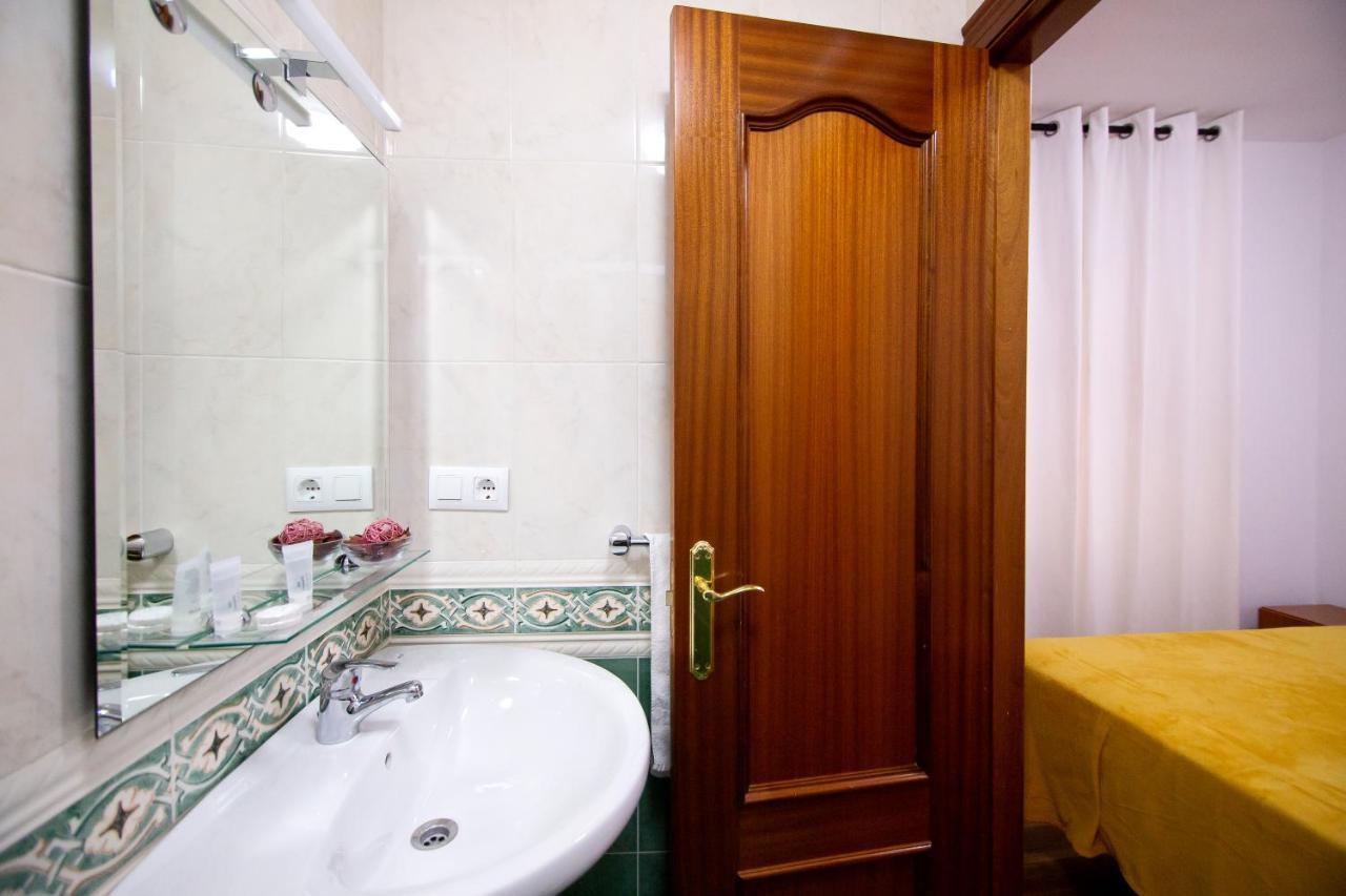 Yani'S Hospedaje Pension 1 Estrella Arriondas Ngoại thất bức ảnh